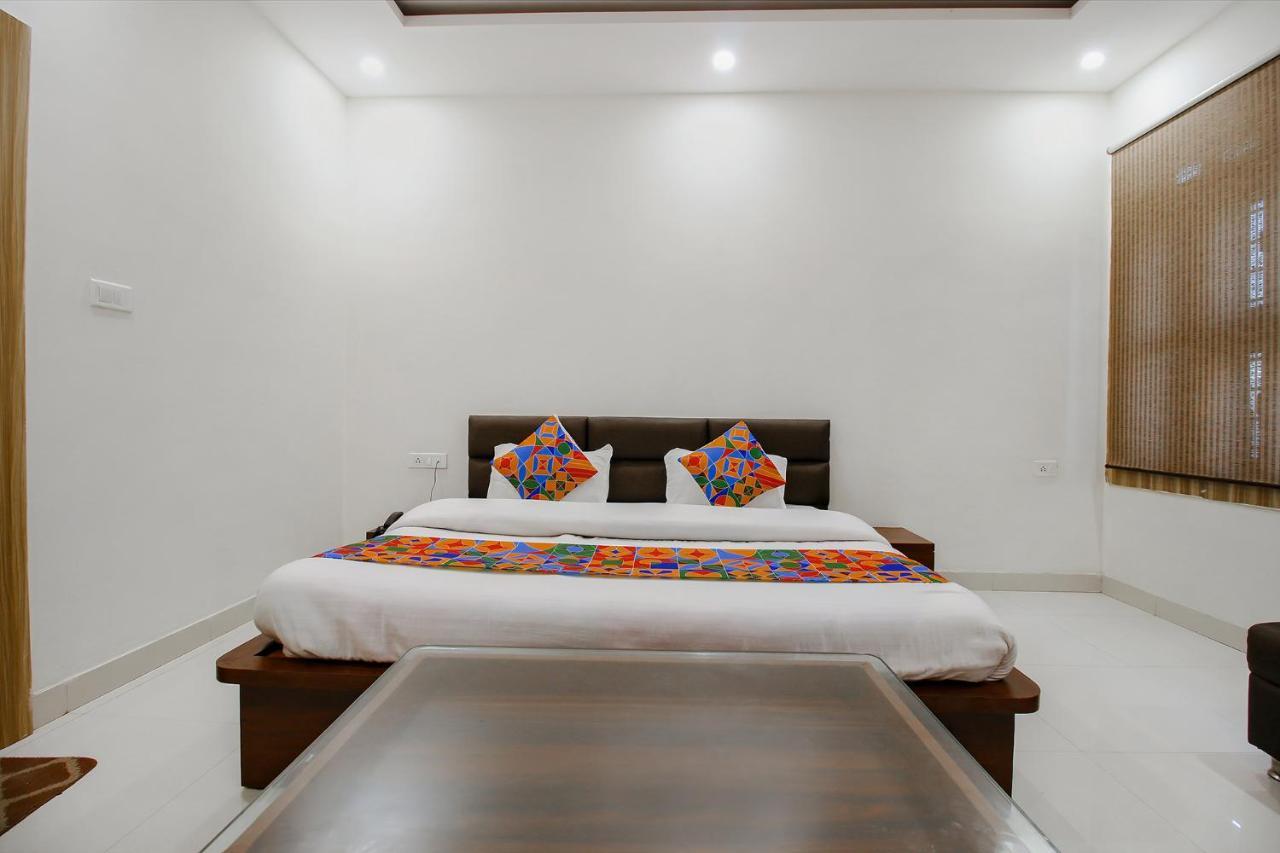 Fabexpress Yuvan Gouharganj Esterno foto