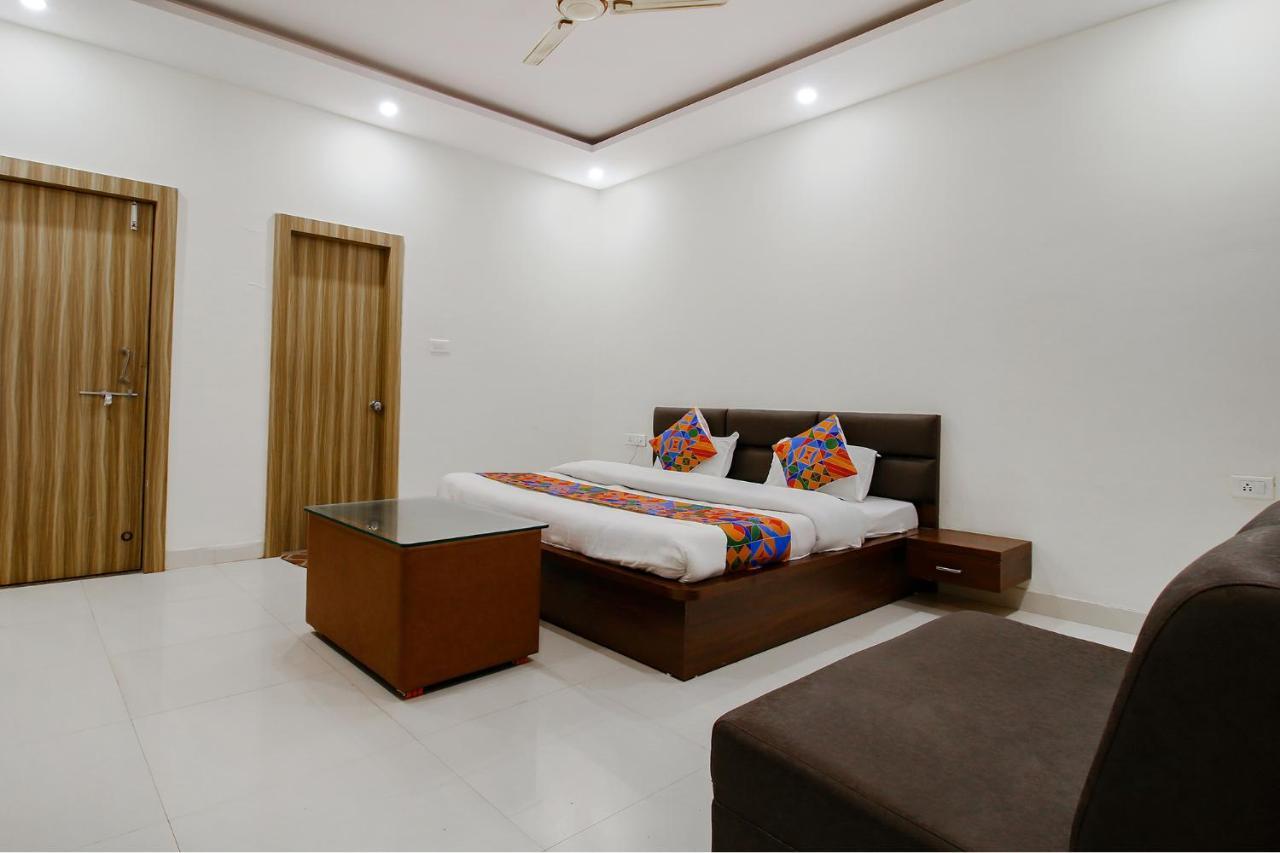 Fabexpress Yuvan Gouharganj Esterno foto