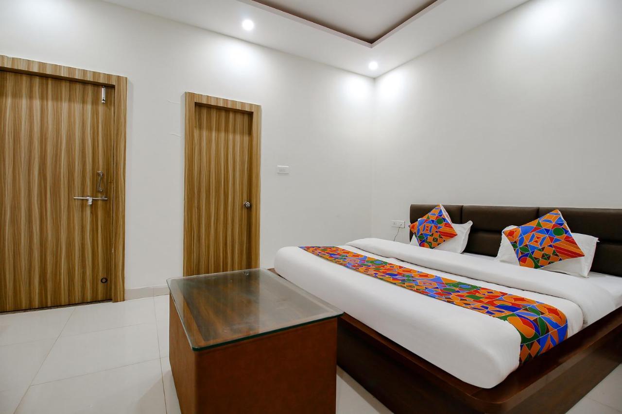 Fabexpress Yuvan Gouharganj Esterno foto