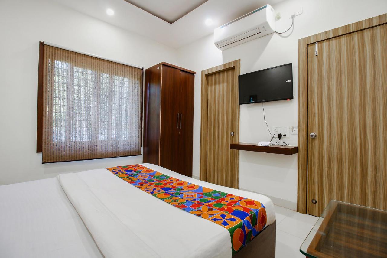 Fabexpress Yuvan Gouharganj Esterno foto